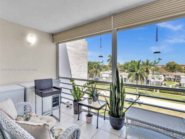 6921 Cypress Rd PH17, Plantation, FL 33317