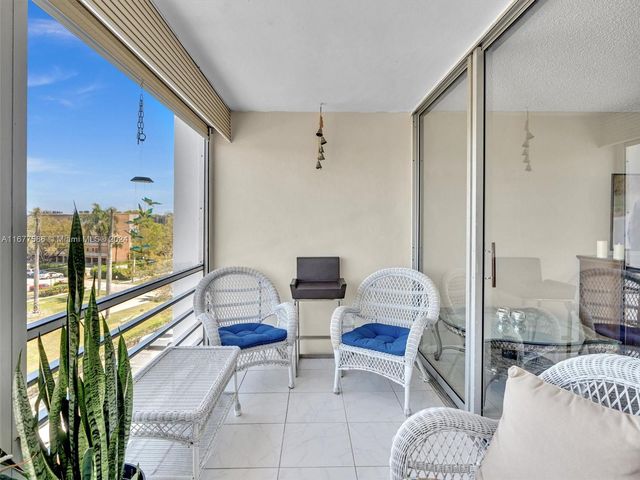 6921 Cypress Rd PH17, Plantation, FL 33317