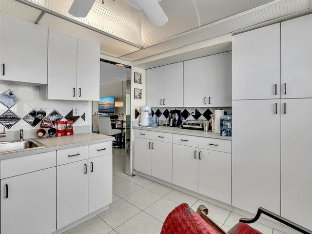 6921 Cypress Rd PH17, Plantation, FL 33317