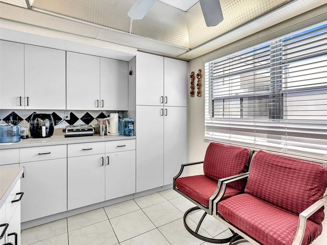 6921 Cypress Rd PH17, Plantation, FL 33317