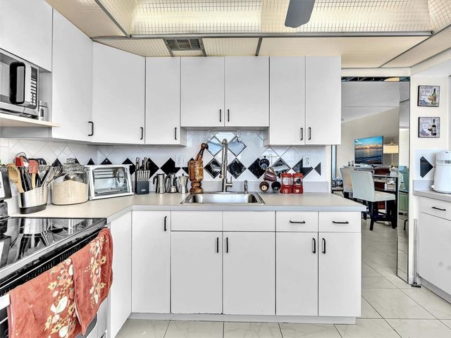 6921 Cypress Rd PH17, Plantation, FL 33317