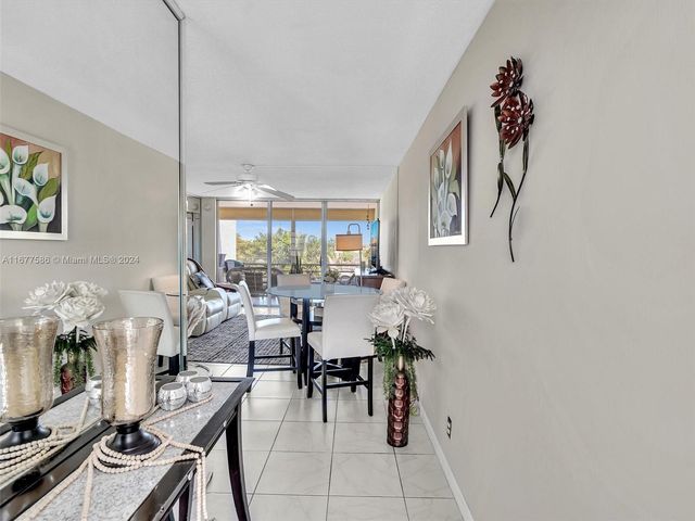 6921 Cypress Rd PH17, Plantation, FL 33317