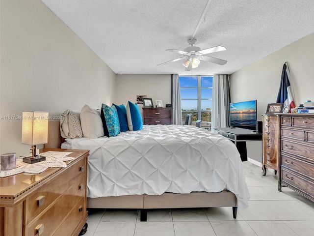 6921 Cypress Rd PH17, Plantation, FL 33317