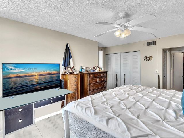 6921 Cypress Rd PH17, Plantation, FL 33317