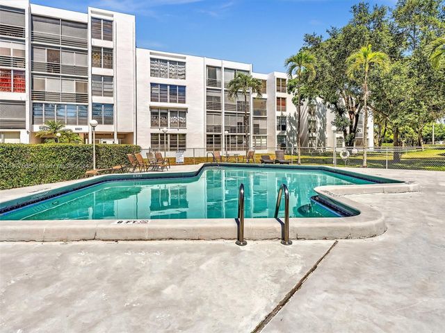6921 Cypress Rd PH17, Plantation, FL 33317