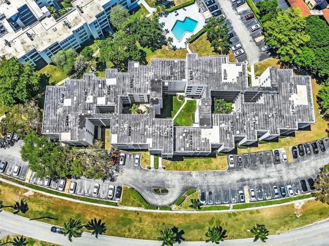 6921 Cypress Rd PH17, Plantation, FL 33317