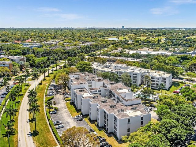 6921 Cypress Rd PH17, Plantation, FL 33317