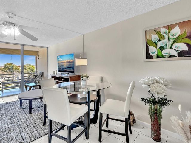 6921 Cypress Rd PH17, Plantation, FL 33317