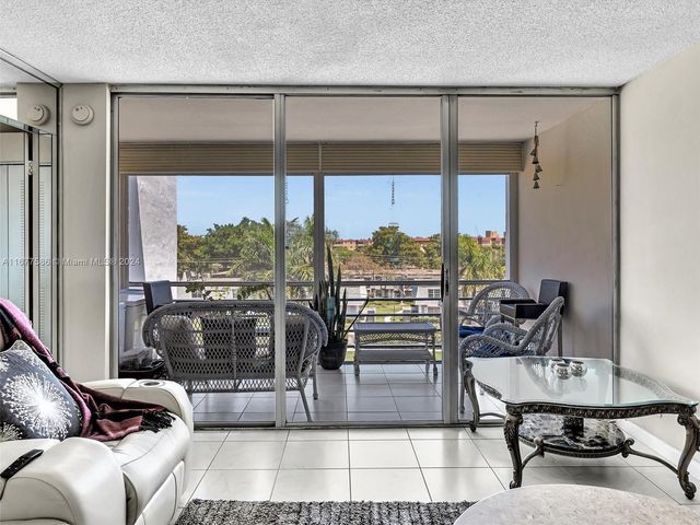 6921 Cypress Rd PH17, Plantation, FL 33317