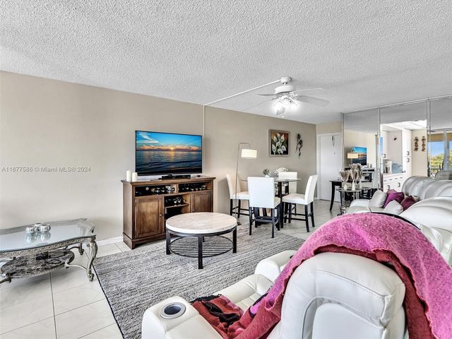 6921 Cypress Rd PH17, Plantation, FL 33317