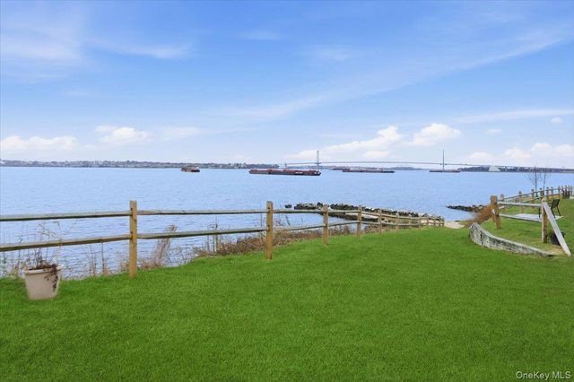 22 Sunset Trail 22, Bronx, NY 10465