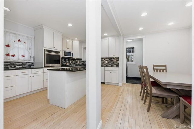 22 Sunset Trail 22, Bronx, NY 10465