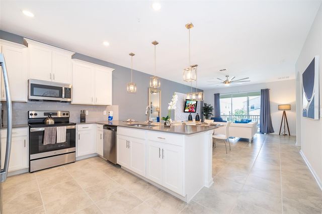 8861 CABOT CLIFFS DRIVE 104, Davenport, FL 33896