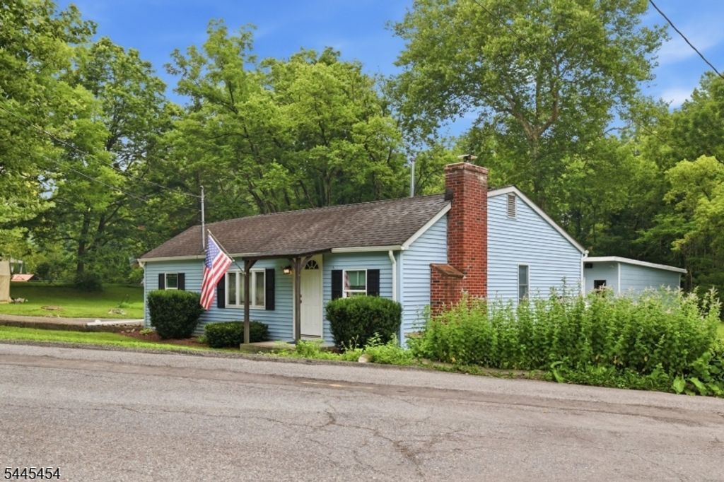 312 6Th St, Belvidere Twp., NJ 07823