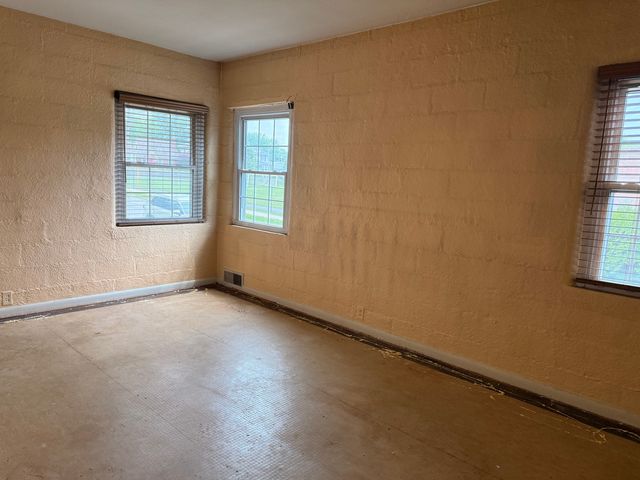 1708 Woodland Avenue, Davenport, IA 52803