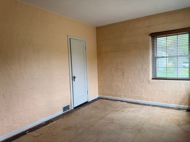 1708 Woodland Avenue, Davenport, IA 52803