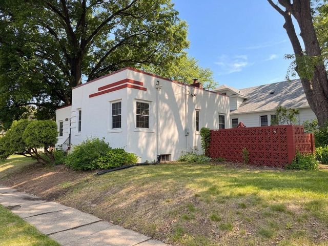 1708 Woodland Avenue, Davenport, IA 52803