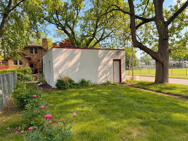 1708 Woodland Avenue, Davenport, IA 52803