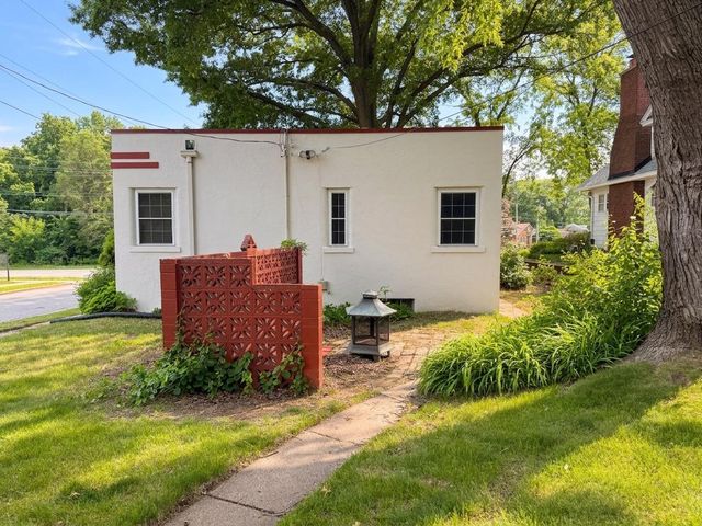 1708 Woodland Avenue, Davenport, IA 52803