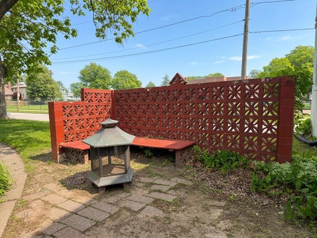 1708 Woodland Avenue, Davenport, IA 52803