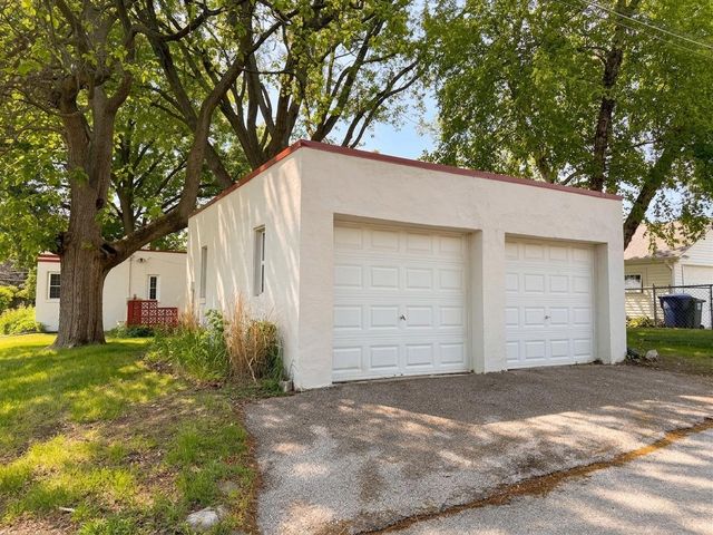 1708 Woodland Avenue, Davenport, IA 52803
