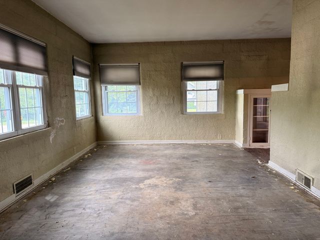 1708 Woodland Avenue, Davenport, IA 52803
