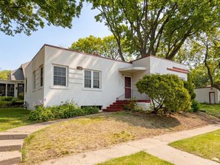 1708 Woodland Avenue, Davenport, IA 52803
