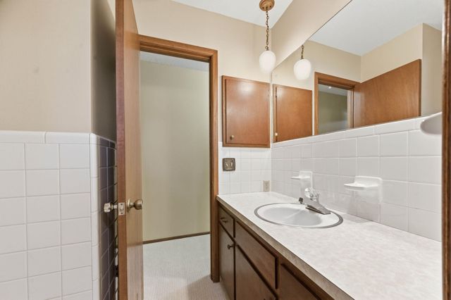 2132 N McComas, Wichita, KS 67203