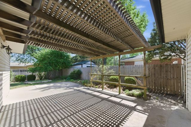 2132 N McComas, Wichita, KS 67203