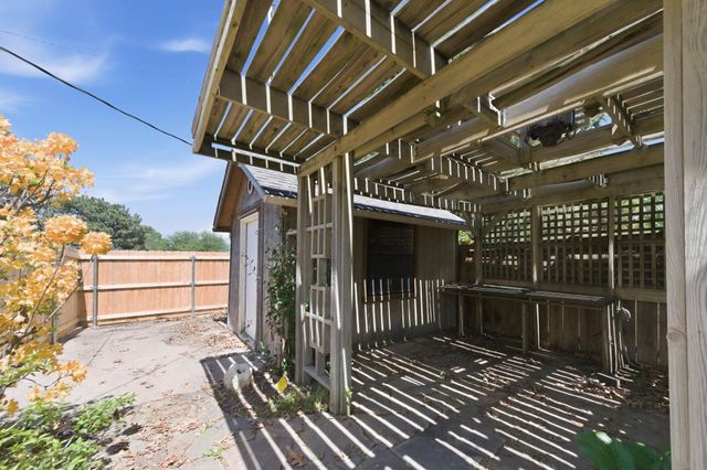 2132 N McComas, Wichita, KS 67203