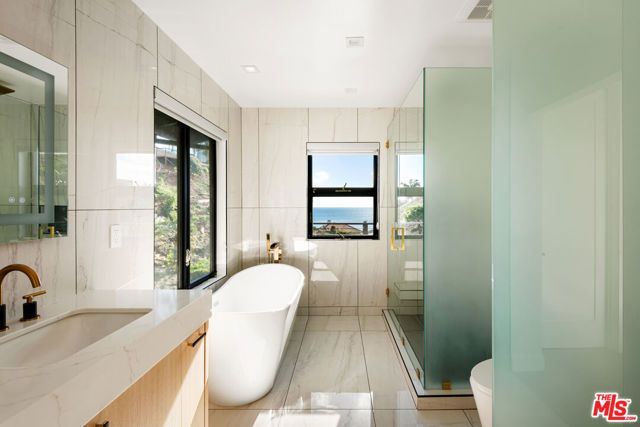 200 Surfview Drive, Pacific Palisades (los Angeles), CA 90272