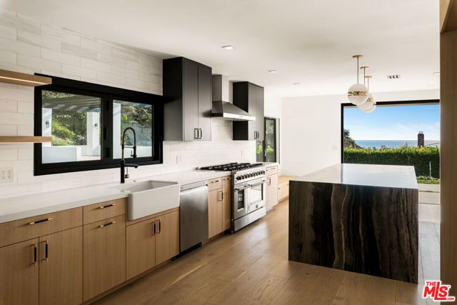 200 Surfview Drive, Pacific Palisades (los Angeles), CA 90272