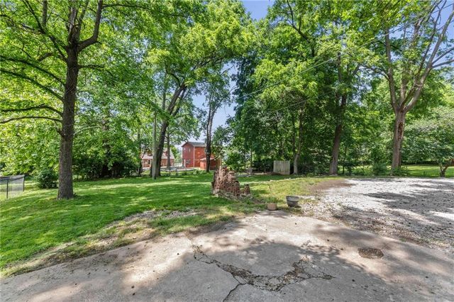 6014 Antioch Road, Merriam, KS 66202