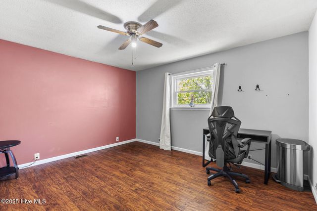 218 W Saltwood Place, Jacksonville, NC 28540