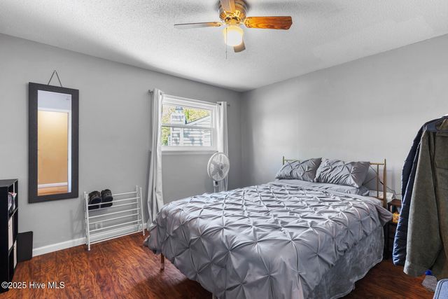 218 W Saltwood Place, Jacksonville, NC 28540