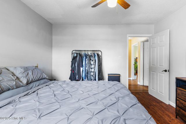 218 W Saltwood Place, Jacksonville, NC 28540