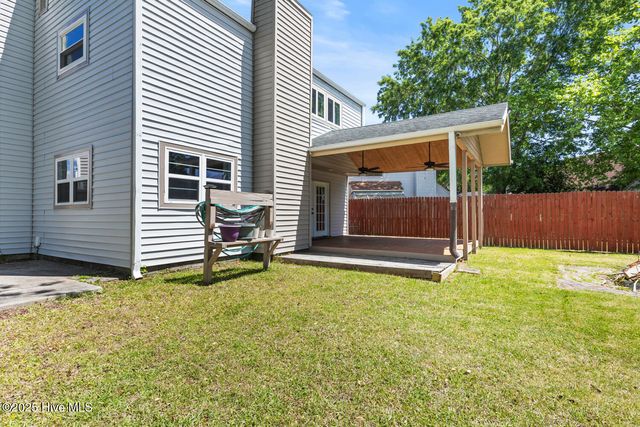 218 W Saltwood Place, Jacksonville, NC 28540
