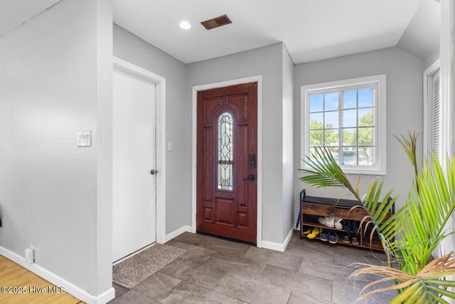 218 W Saltwood Place, Jacksonville, NC 28540
