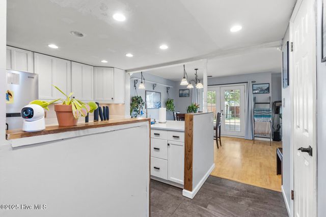 218 W Saltwood Place, Jacksonville, NC 28540