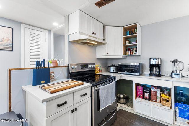 218 W Saltwood Place, Jacksonville, NC 28540