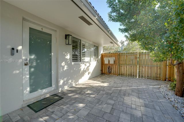 421 SW 14th Ct, Fort Lauderdale, FL 33315