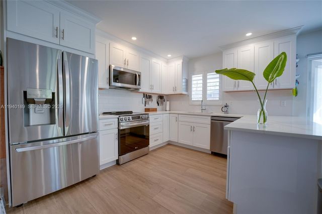 421 SW 14th Ct, Fort Lauderdale, FL 33315