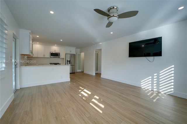 421 SW 14th Ct, Fort Lauderdale, FL 33315