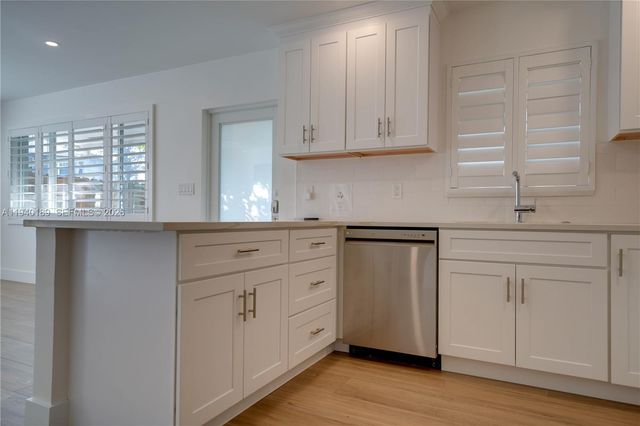 421 SW 14th Ct, Fort Lauderdale, FL 33315