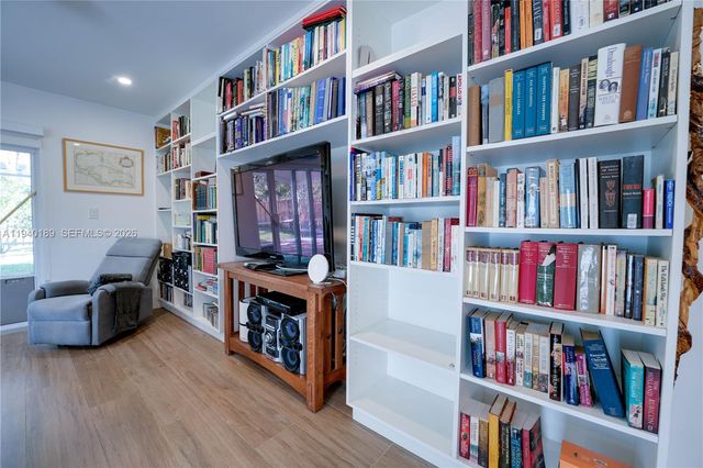 421 SW 14th Ct, Fort Lauderdale, FL 33315