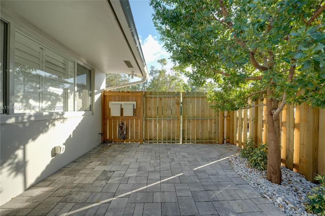 421 SW 14th Ct, Fort Lauderdale, FL 33315