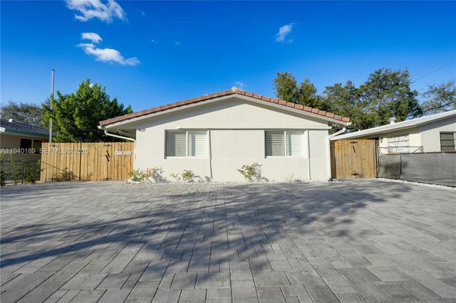 421 SW 14th Ct, Fort Lauderdale, FL 33315