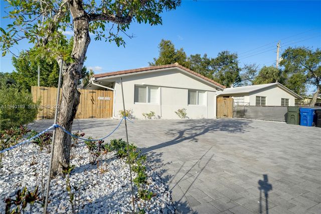 421 SW 14th Ct, Fort Lauderdale, FL 33315