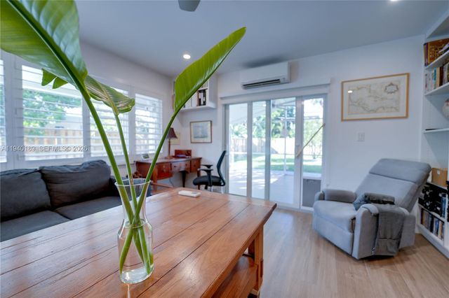 421 SW 14th Ct, Fort Lauderdale, FL 33315