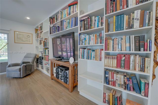 421 SW 14th Ct, Fort Lauderdale, FL 33315